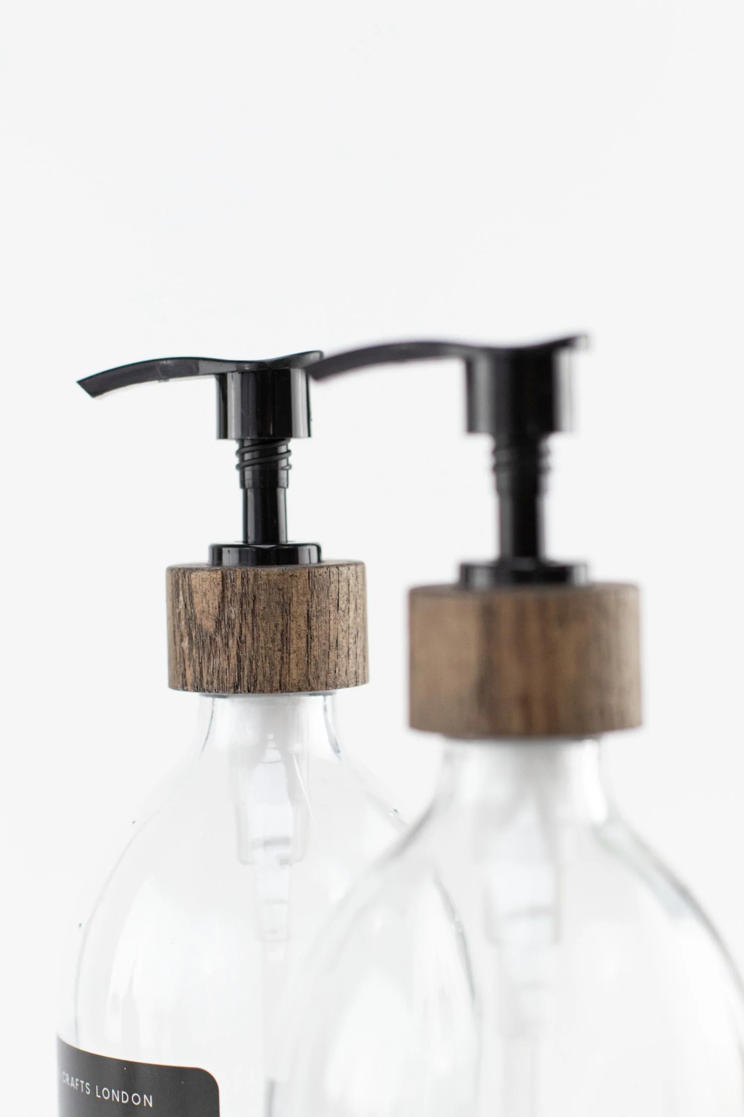 500ml Amber Glass Bottle with Dark Wood Pump (White Label) - Image 2