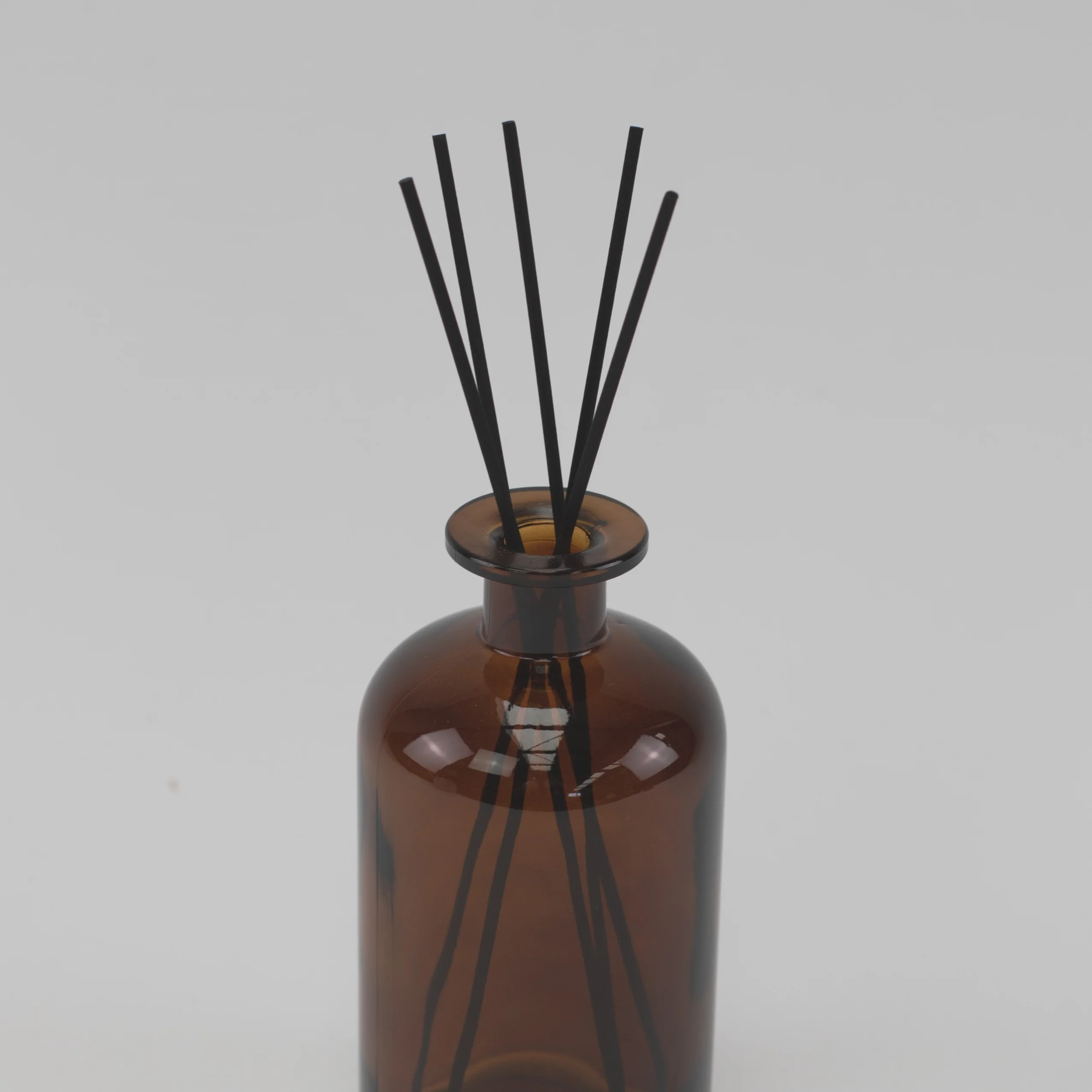 Amber Glass Diffuser Bottle with Reeds - 500 ML - Image 2