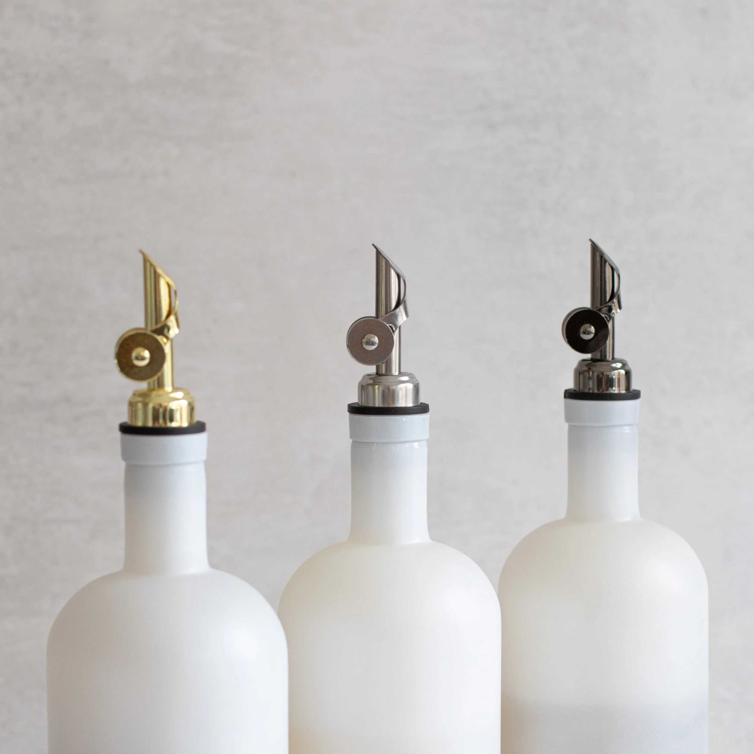 Frosted White Round Glass Oil Bottle 500 ML - Image 8