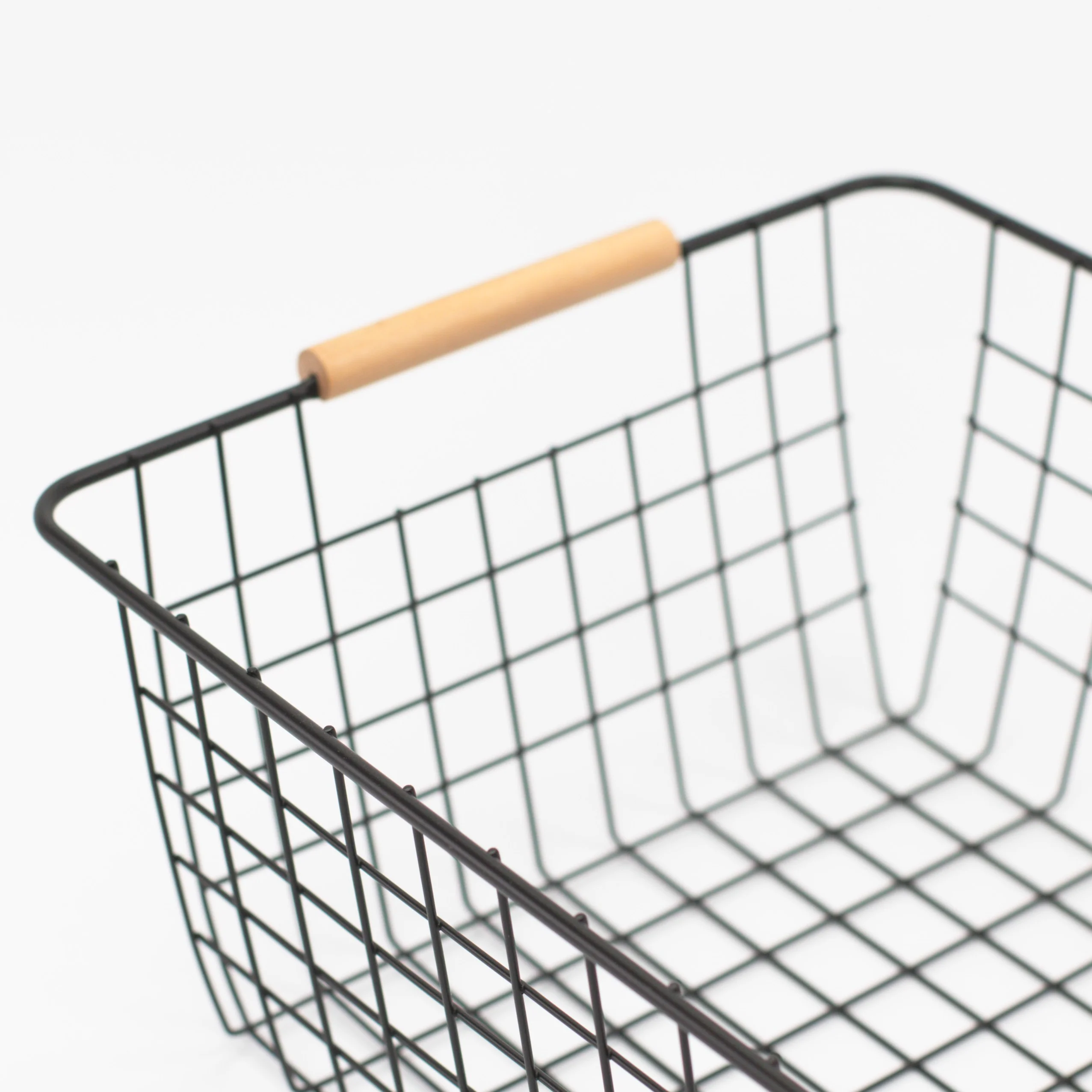 Grid Metal Basket with Bamboo Handles - Image 3