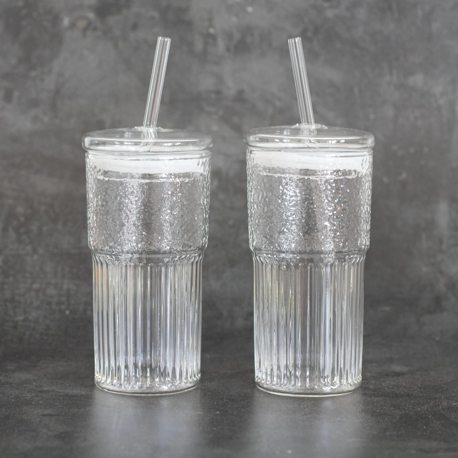 Ribbed Glass Tumbler with lid and straw 500 ML - Image 4