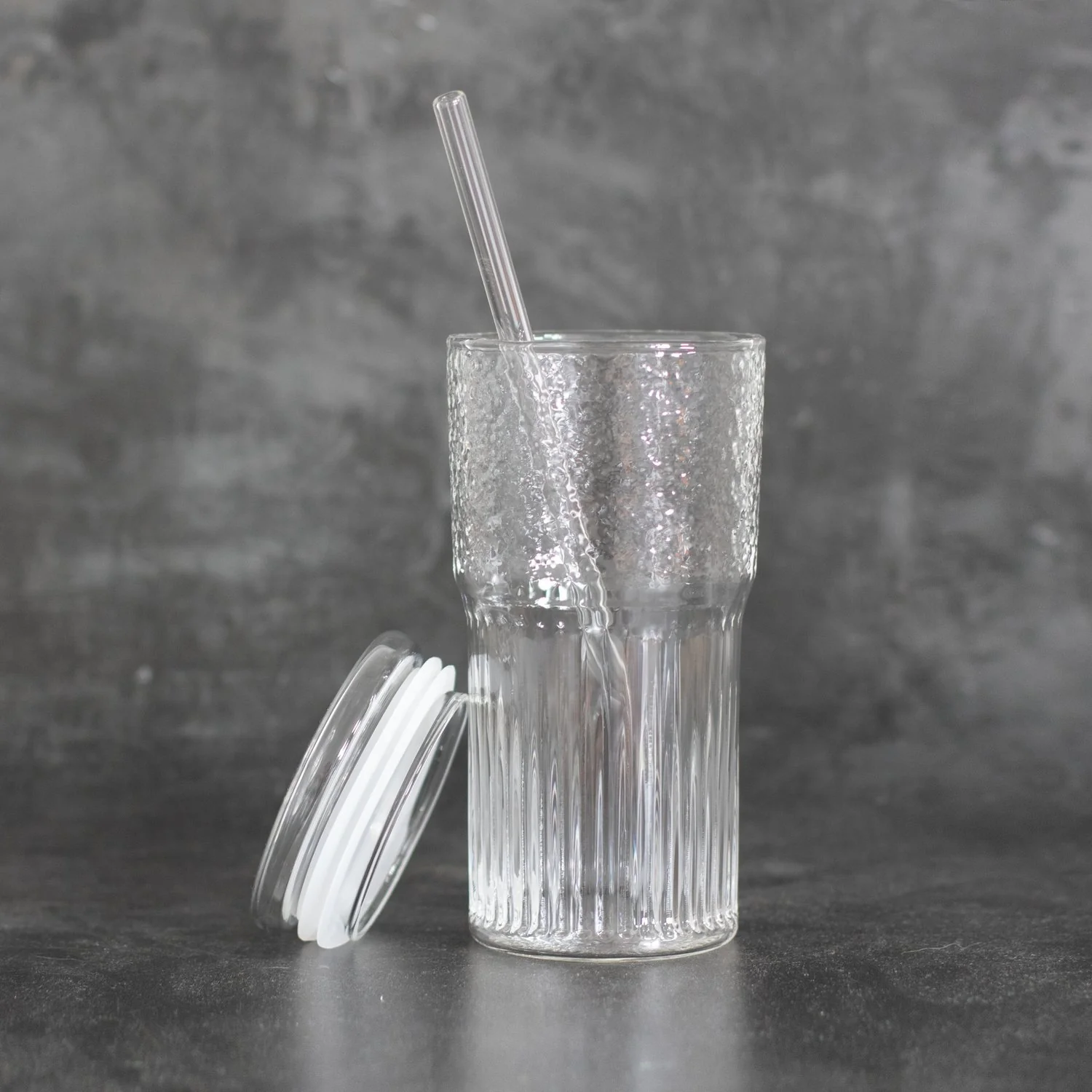 Ribbed Glass Tumbler with lid and straw 500 ML - Image 6