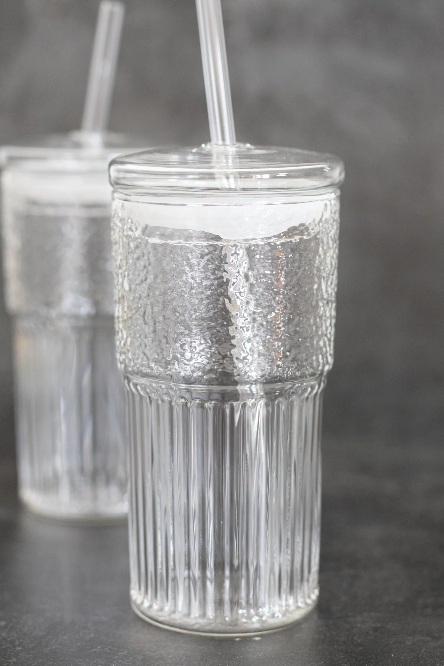 Ribbed Glass Tumbler with lid and straw 500 ML - Image 7
