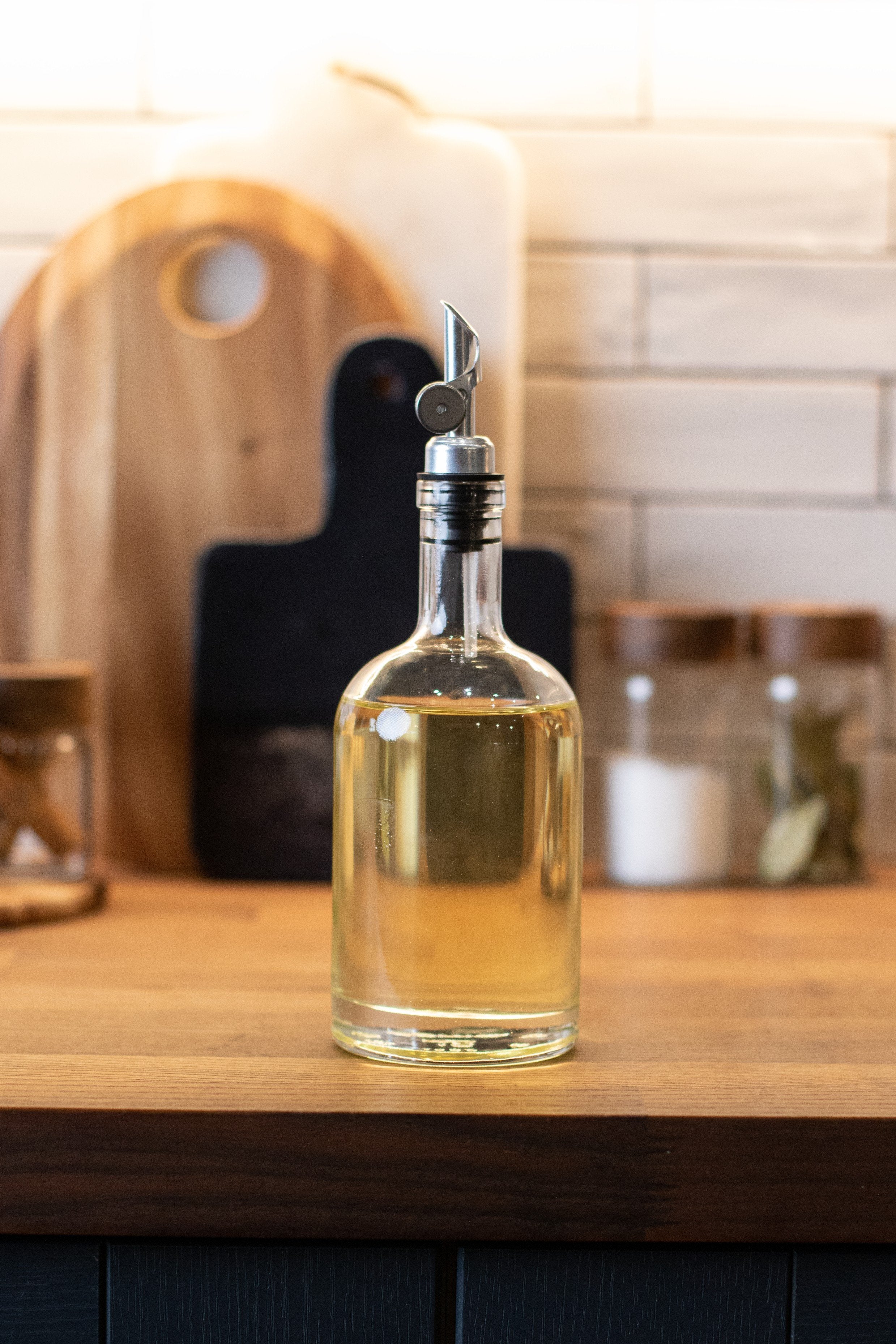 Set of 1 Round Glass Oil Bottle 500 ML, Spice Pot & Oval Tray - Image 5