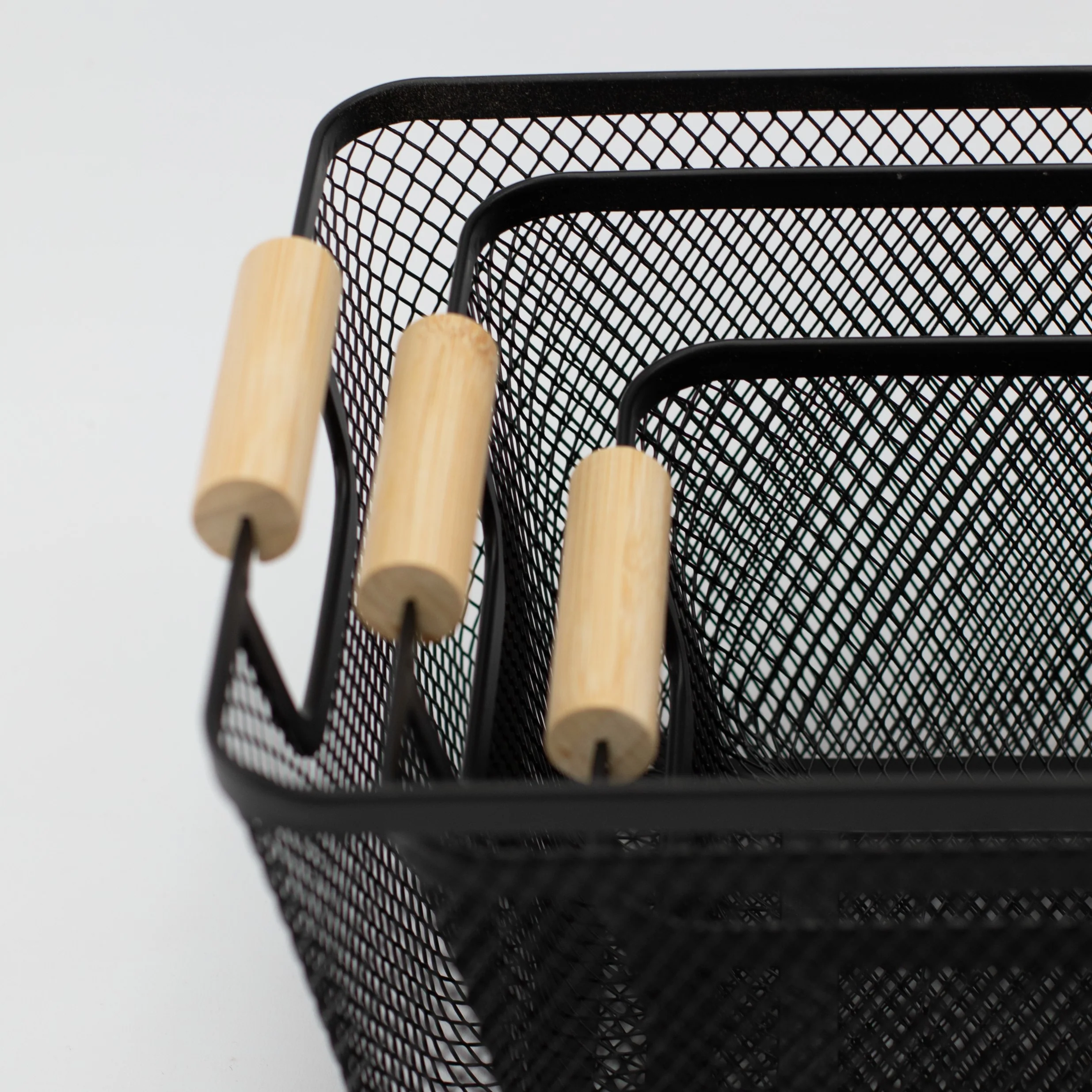 Set of 3 Metal Wire Basket with Bamboo Handles - Image 4